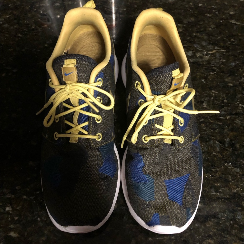 New Nike Roshe one Jcrd Run Print 845009-300 Size 8 Womens Running Shoes